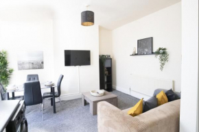 RUTLAND HOUSE 10 mins from Manchester City Ctr 4-Bedroom House